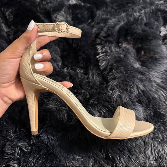 ALDO Beige High Heels SIZE 7.5 - Picture 1 of 6